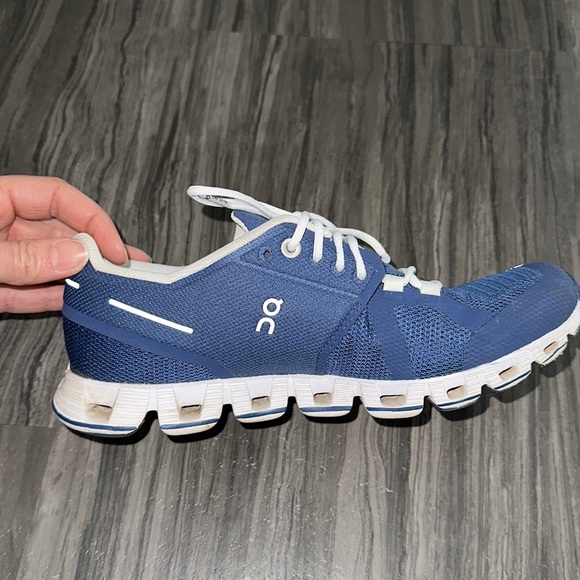 Running shoes - Picture 4 of 5